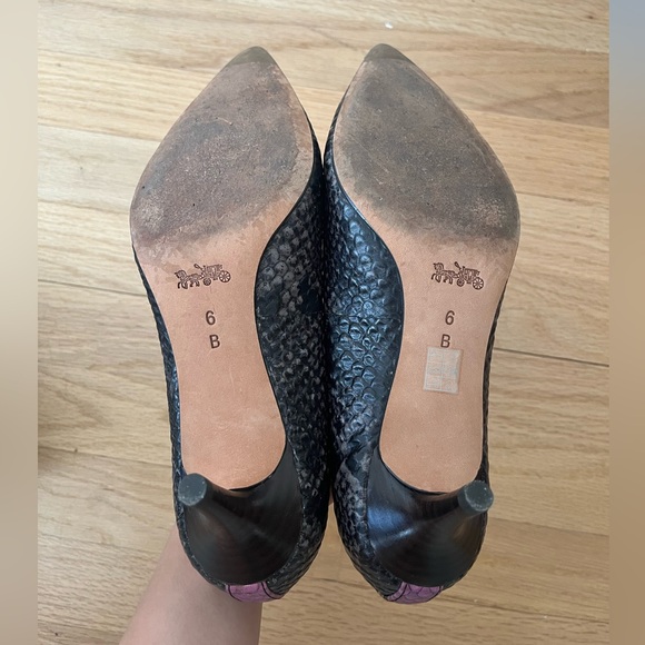 Coach purple snakeskin pattern high heels - Picture 3 of 4
